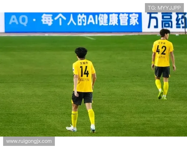 菲尔汉迪庆祝职业生涯第15年各地球队见证不变的竞争精神