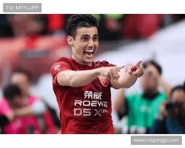 前外援奇塔迪尼今日重返海港俱乐部探望昔日教练和队友情谊依旧